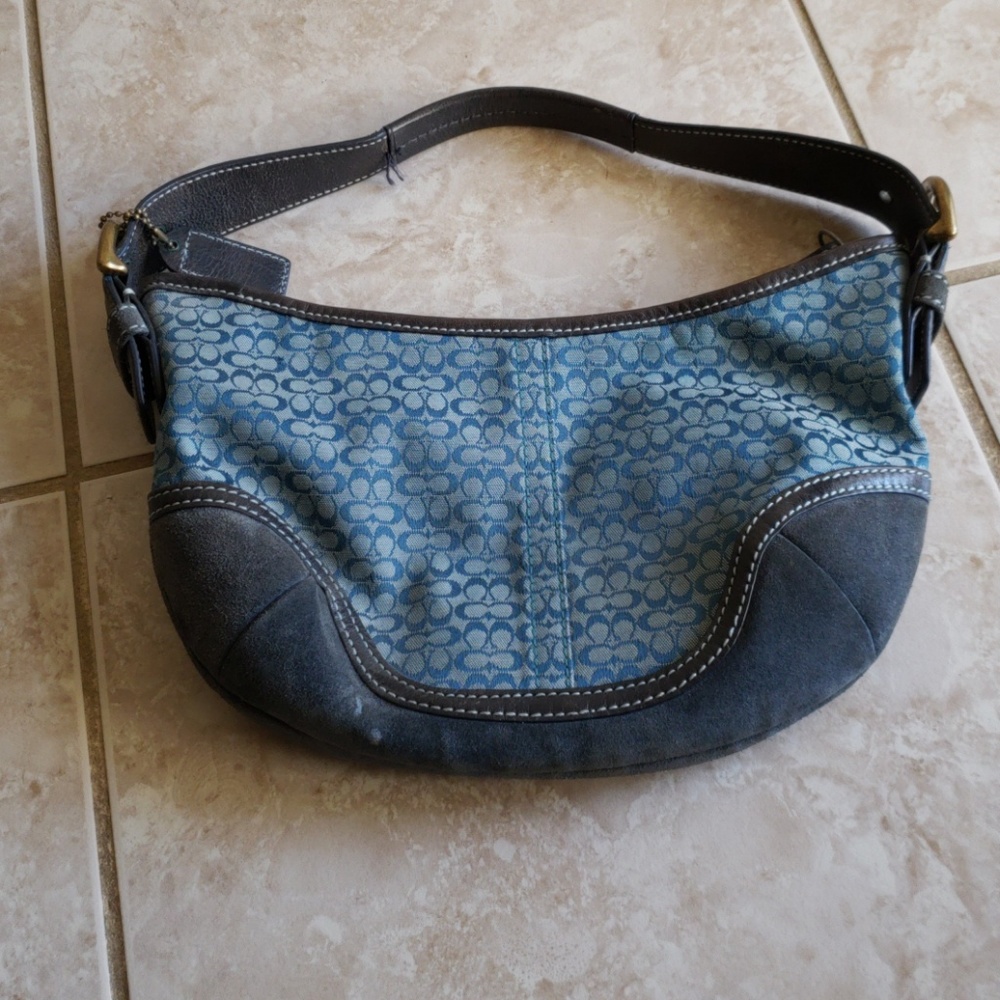 LAST CHANCE, EVERYTHING MUST GO! Coach boho logo purse